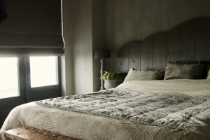 Sober slaapkamer landelijke stijl