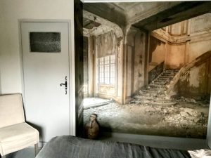 Fotobehang ruïne landelijke slaapkamer sobere inrichting