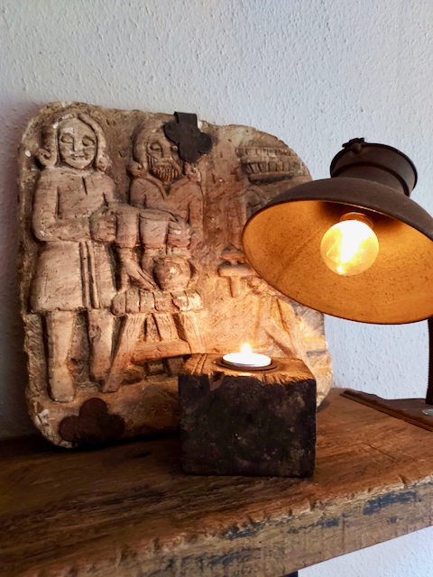 Ornament landelijk bureaulampje houten kaarsenhouder